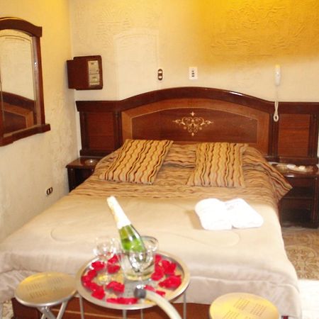 Motel Piramides De Cristal โบโกตา ภายนอก รูปภาพ