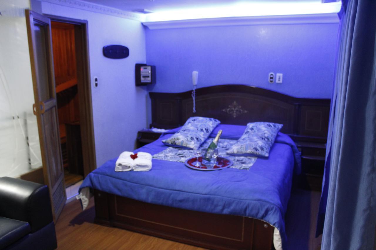 Motel Piramides De Cristal โบโกตา ภายนอก รูปภาพ