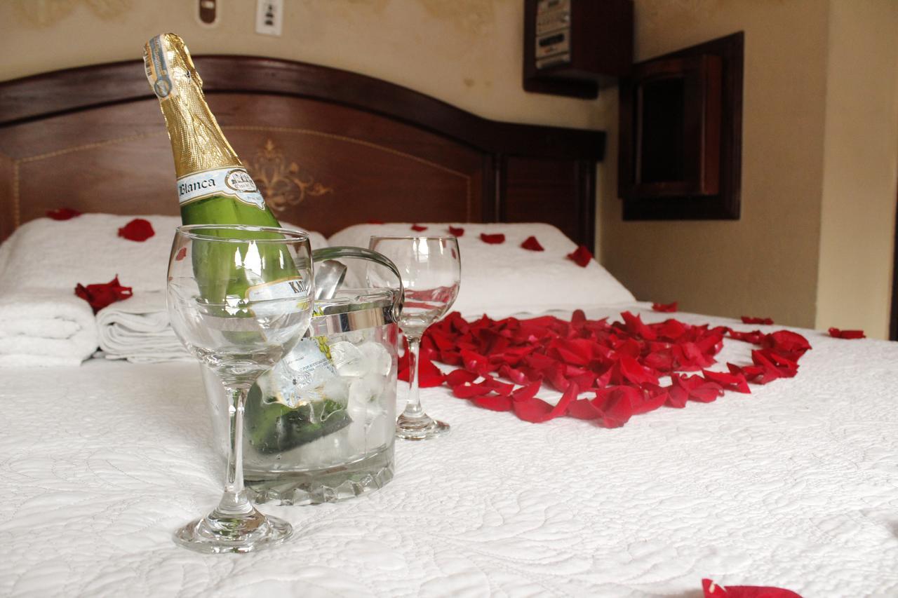 Motel Piramides De Cristal โบโกตา ภายนอก รูปภาพ