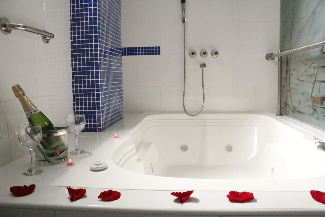 Motel Piramides De Cristal โบโกตา ภายนอก รูปภาพ