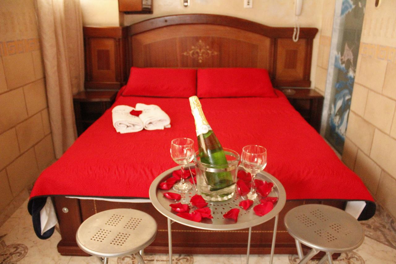 Motel Piramides De Cristal โบโกตา ภายนอก รูปภาพ