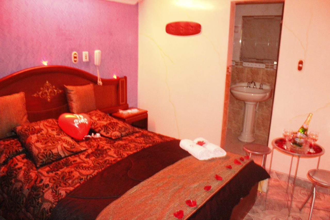 Motel Piramides De Cristal โบโกตา ภายนอก รูปภาพ