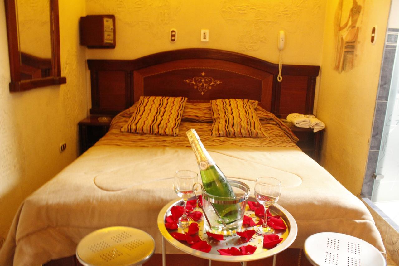 Motel Piramides De Cristal โบโกตา ภายนอก รูปภาพ