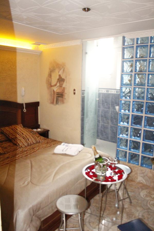 Motel Piramides De Cristal โบโกตา ภายนอก รูปภาพ