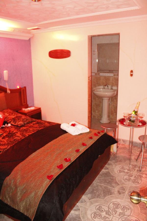 Motel Piramides De Cristal โบโกตา ภายนอก รูปภาพ