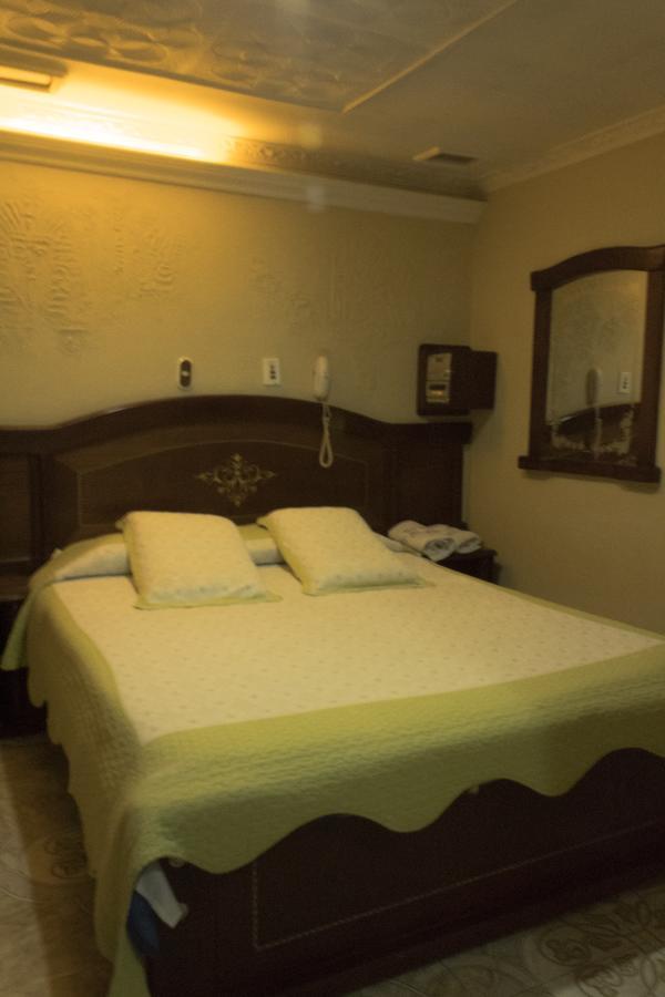 Motel Piramides De Cristal โบโกตา ภายนอก รูปภาพ