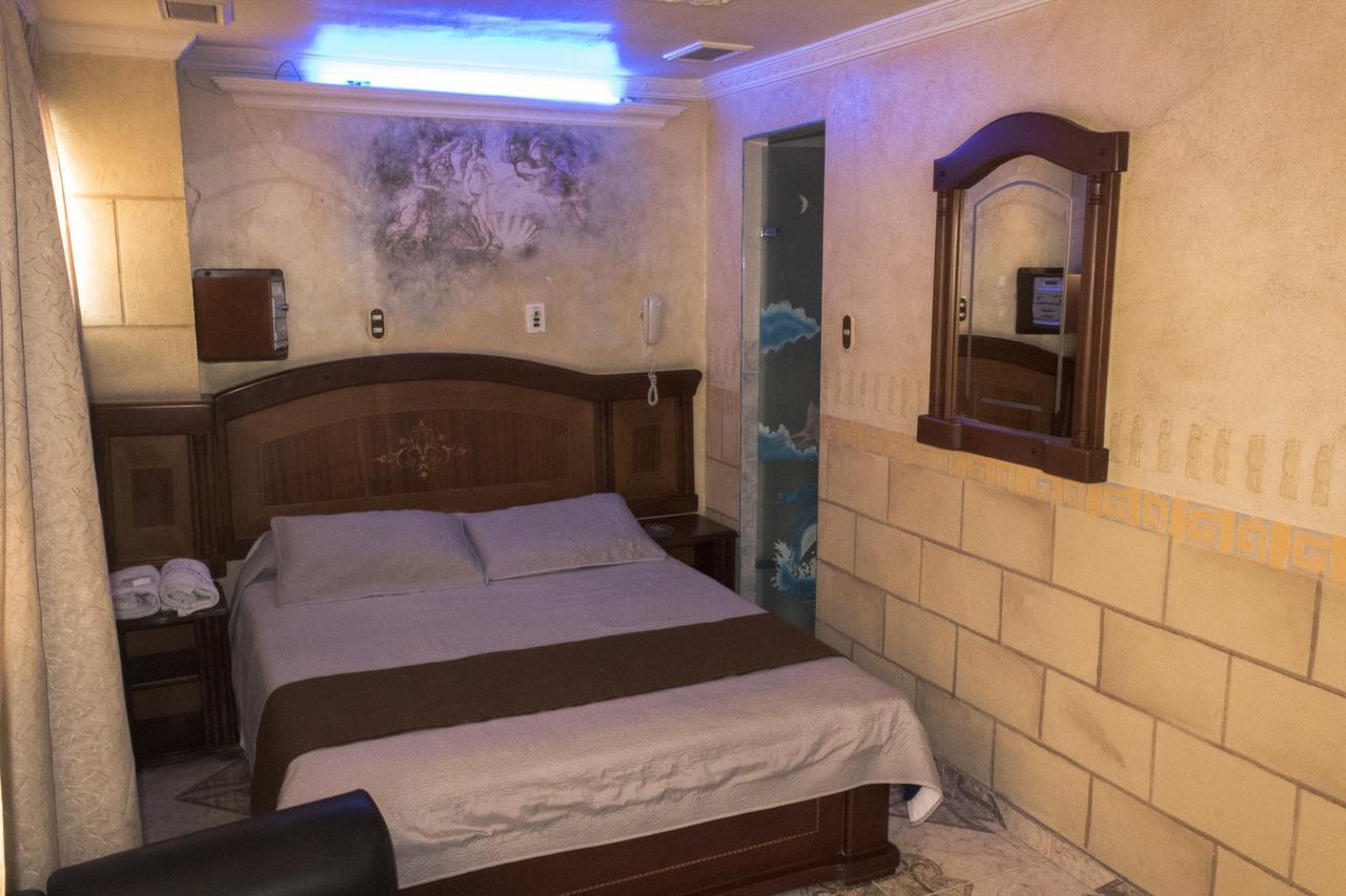 Motel Piramides De Cristal โบโกตา ภายนอก รูปภาพ